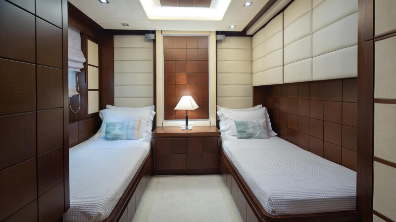 95 2008 AZIMUT YACHTS