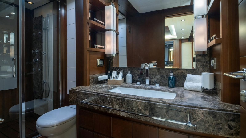 95 2008 AZIMUT YACHTS