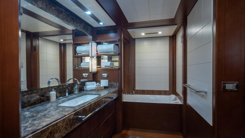 95 2008 AZIMUT YACHTS