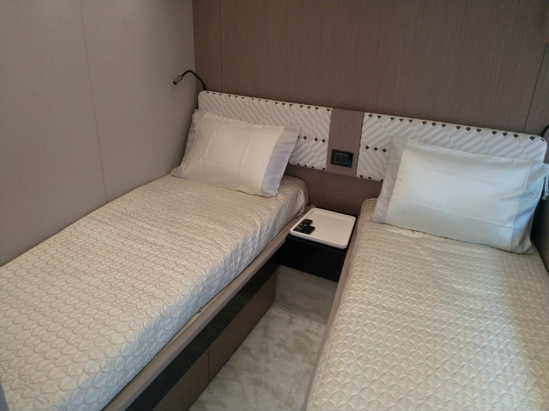 72 FLY 2022 AZIMUT YACHTS