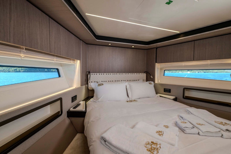 72 FLY 2022 AZIMUT YACHTS