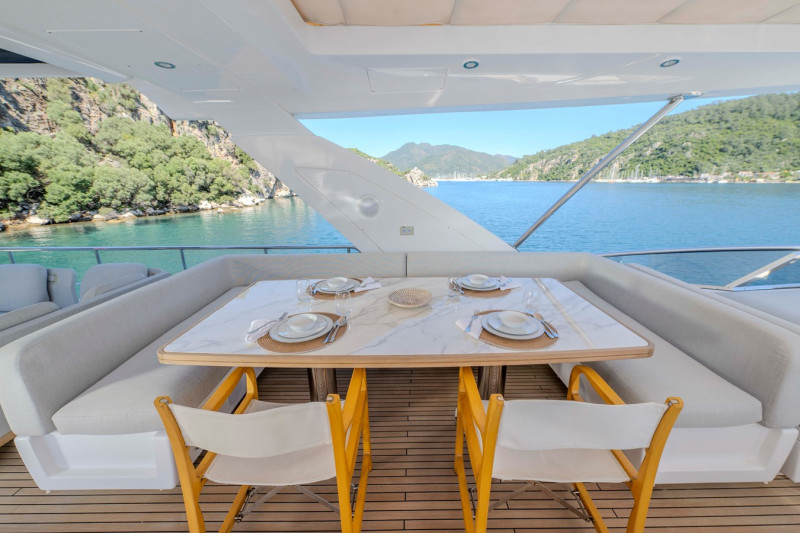 72 FLY 2022 AZIMUT YACHTS