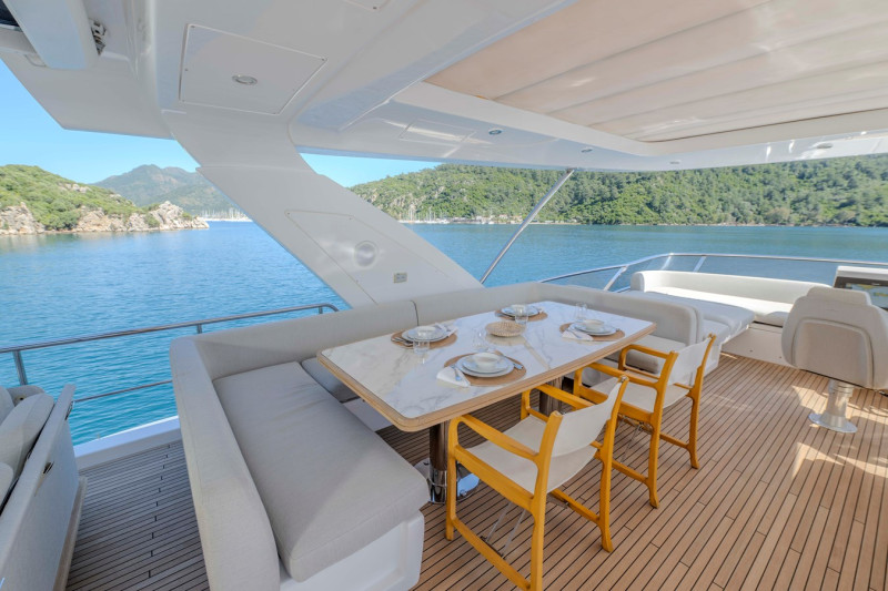 72 FLY 2022 AZIMUT YACHTS