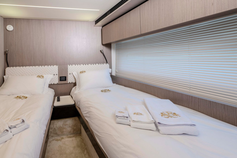 72 FLY 2022 AZIMUT YACHTS