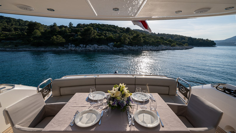 MANHATTAN 63 2011 SUNSEEKER