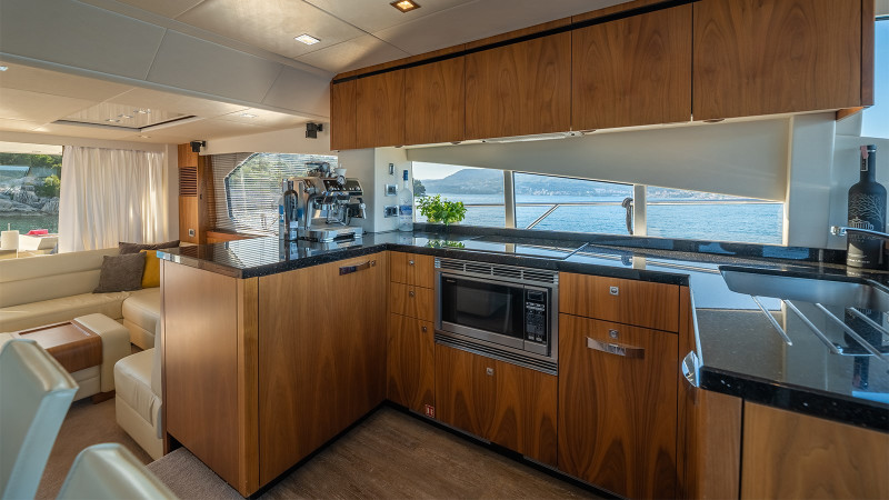 MANHATTAN 63 2011 SUNSEEKER