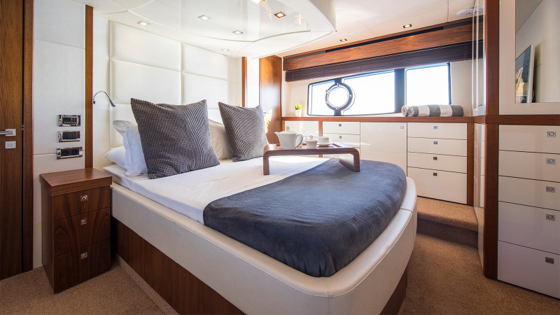 MANHATTAN 63 2011 SUNSEEKER