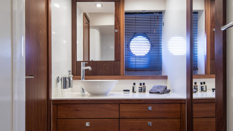 MANHATTAN 63 2011 SUNSEEKER