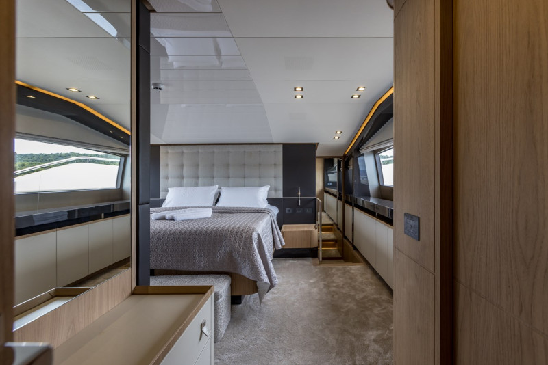 2017 FERRETTI YACHTS