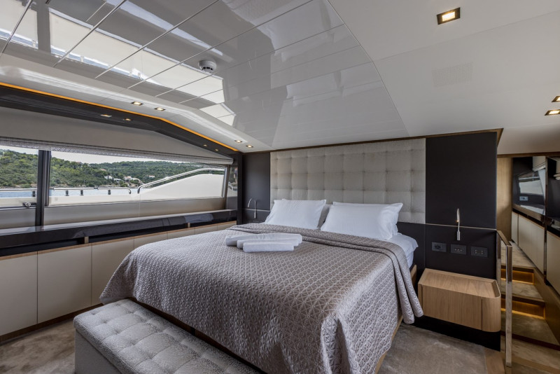 2017 FERRETTI YACHTS