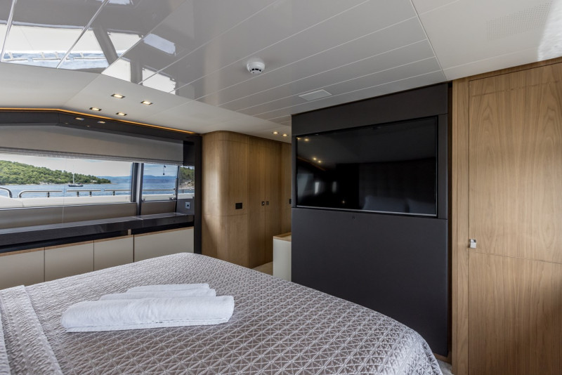 2017 FERRETTI YACHTS