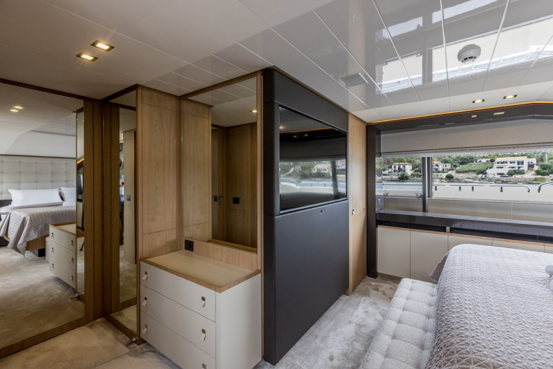 2017 FERRETTI YACHTS