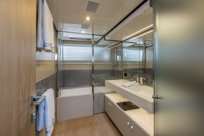 2017 FERRETTI YACHTS