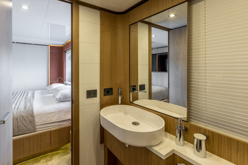 2017 FERRETTI YACHTS