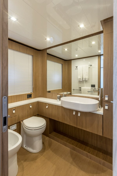 2017 FERRETTI YACHTS