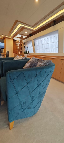 830 2009 FERRETTI YACHTS