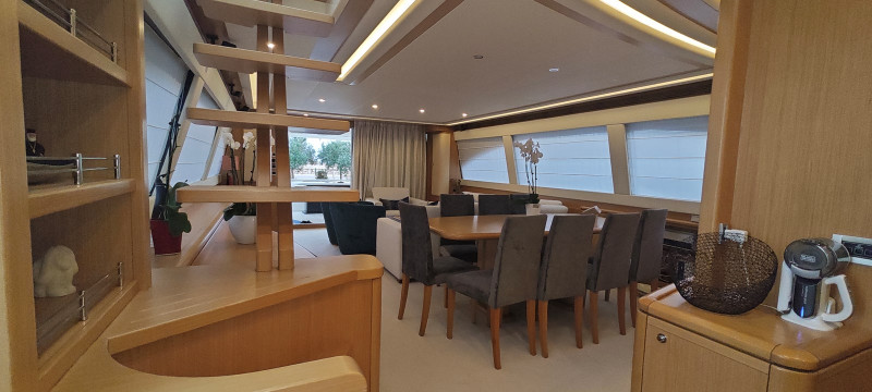 830 2009 FERRETTI YACHTS