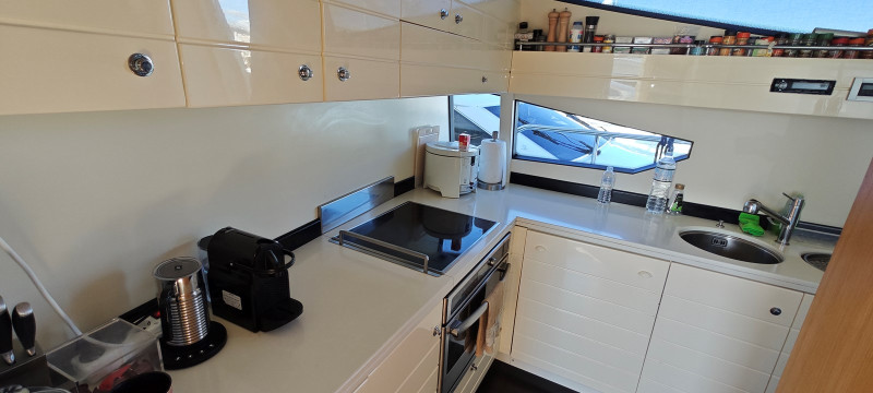 830 2009 FERRETTI YACHTS