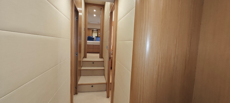 830 2009 FERRETTI YACHTS