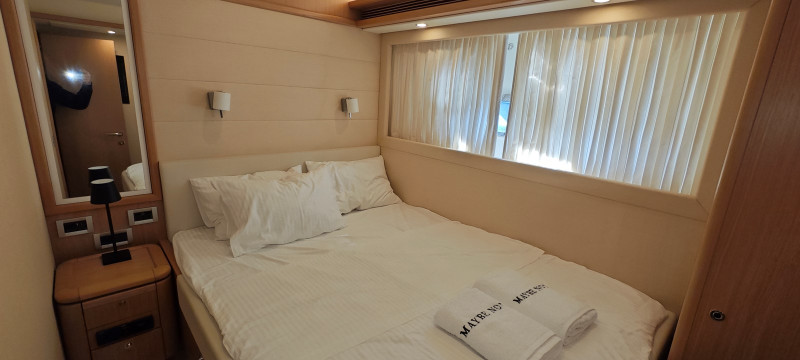 830 2009 FERRETTI YACHTS