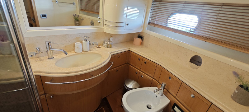 830 2009 FERRETTI YACHTS