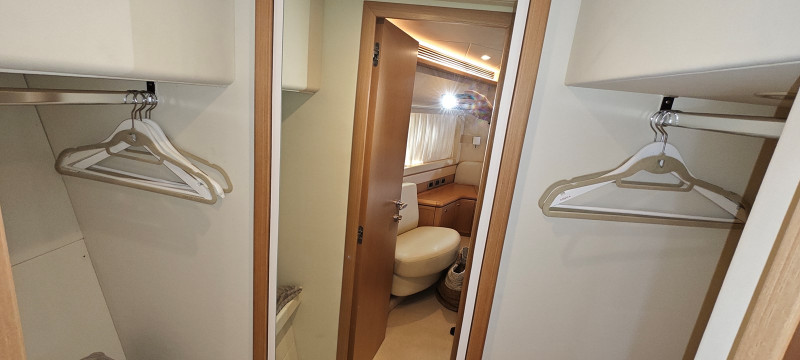 830 2009 FERRETTI YACHTS