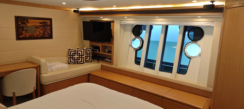 830 2009 FERRETTI YACHTS