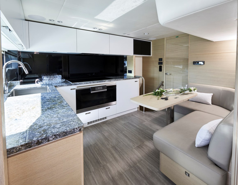 PRINCESS 30M 2019 PRINCESS YACHTS