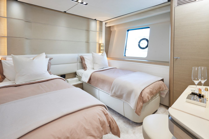 PRINCESS 30M 2019 PRINCESS YACHTS