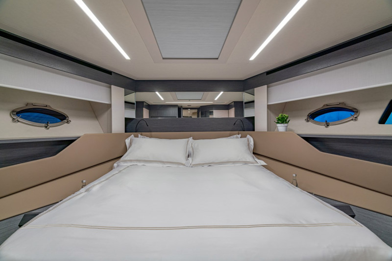 PERSHING 8 X 2022 PERSHING