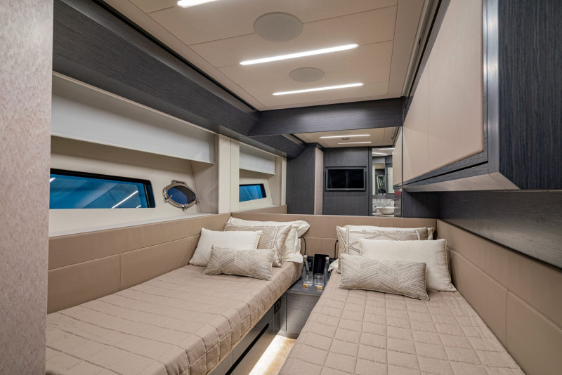 PERSHING 8 X 2022 PERSHING