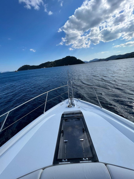 68 Sport Yacht 2013 SUNSEEKER