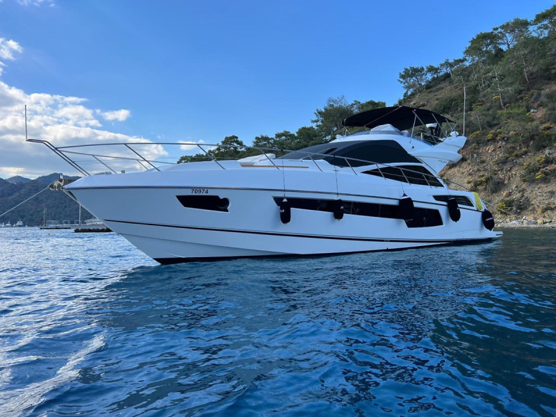 68 Sport Yacht 2013 SUNSEEKER