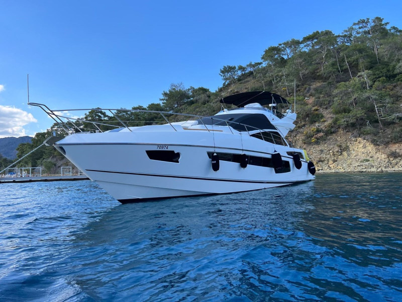 68 Sport Yacht 2013 SUNSEEKER