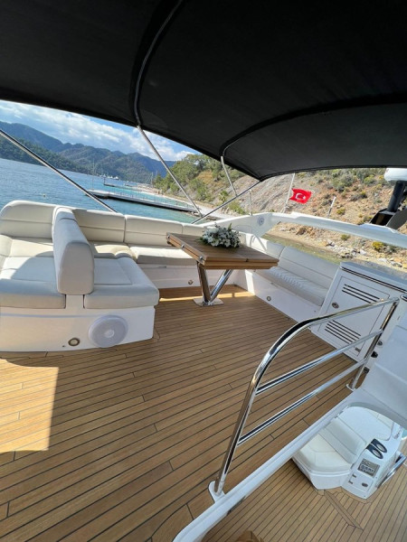 68 Sport Yacht 2013 SUNSEEKER
