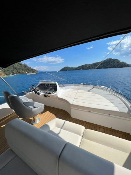 68 Sport Yacht 2013 SUNSEEKER