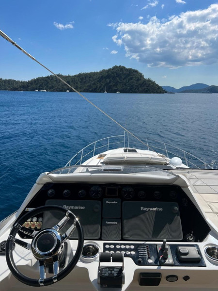 68 Sport Yacht 2013 SUNSEEKER