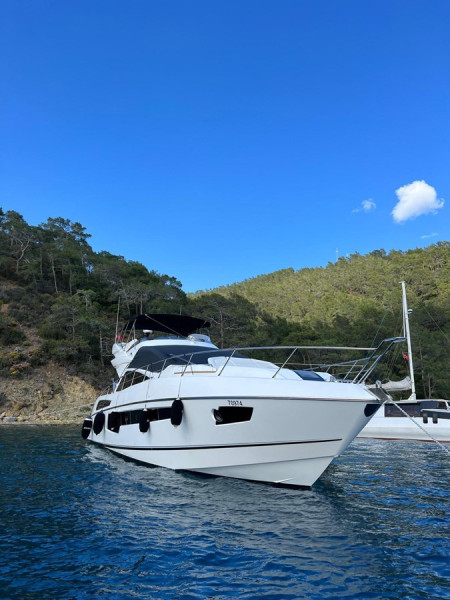 68 Sport Yacht 2013 SUNSEEKER