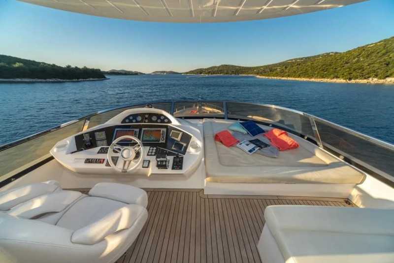 80 FLY 2011 SUNSEEKER