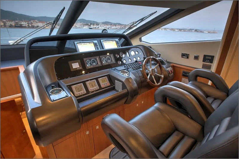 80 FLY 2011 SUNSEEKER