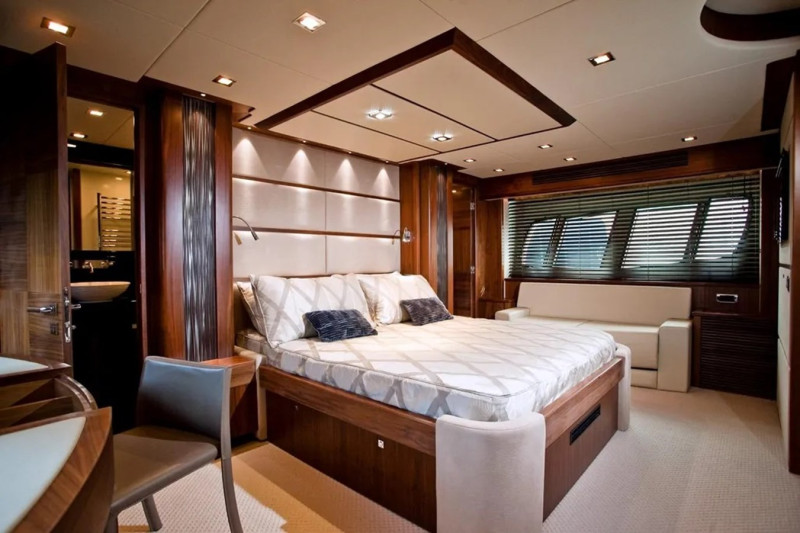 80 FLY 2011 SUNSEEKER