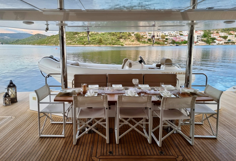 70 POWER  2013 SUNREEF YACHTS