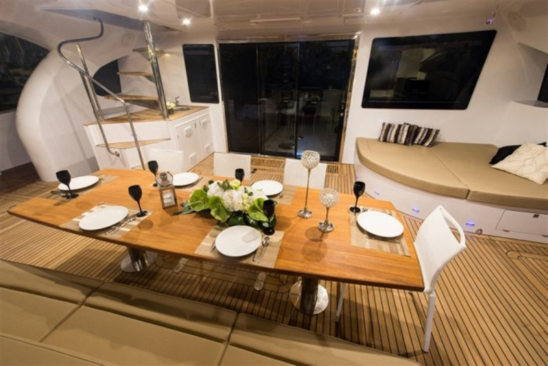 70 POWER  2013 SUNREEF YACHTS