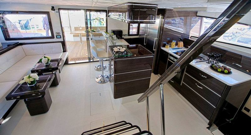 70 POWER  2013 SUNREEF YACHTS