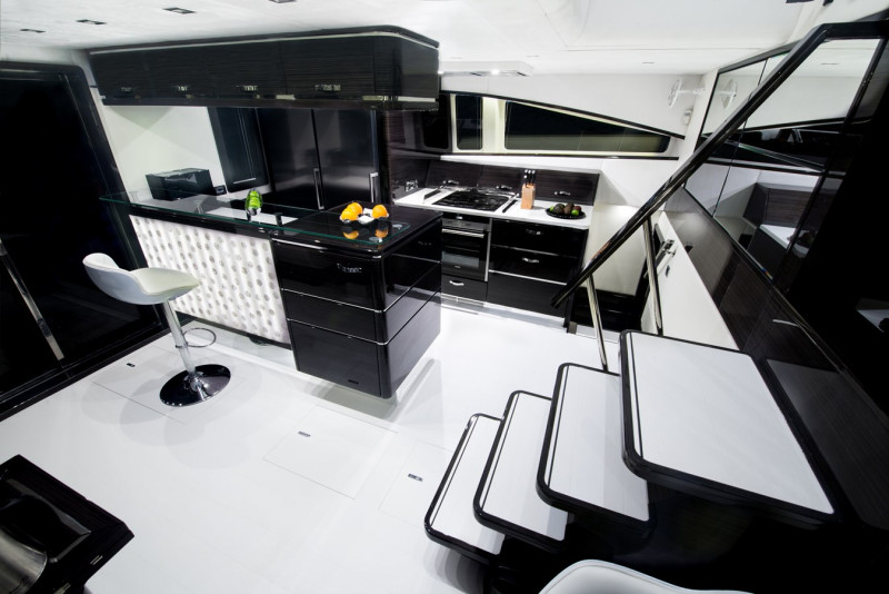 70 POWER  2013 SUNREEF YACHTS