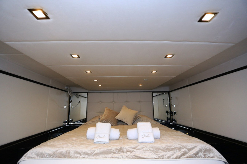 70 POWER  2013 SUNREEF YACHTS