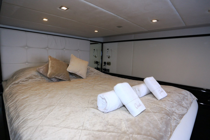 70 POWER  2013 SUNREEF YACHTS