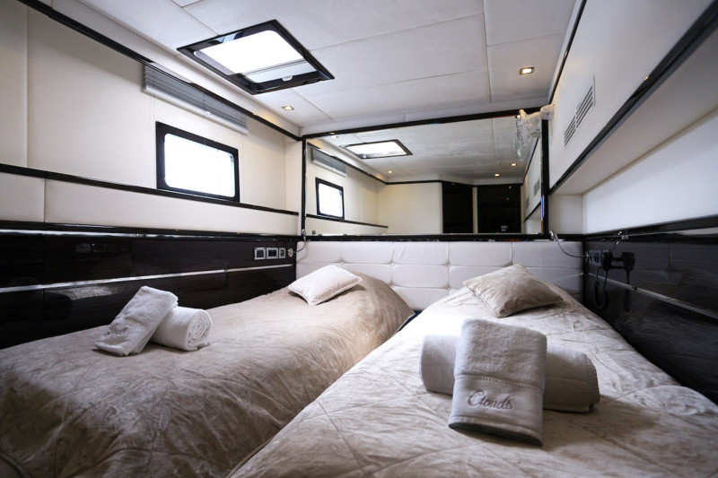 70 POWER  2013 SUNREEF YACHTS