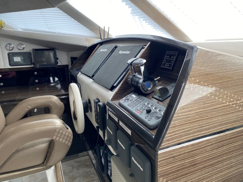 70 POWER  2013 SUNREEF YACHTS