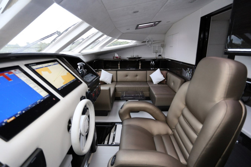 70 POWER  2013 SUNREEF YACHTS
